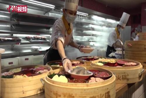 “火锅料理师”成新工种 从业者：前景广阔准备考证