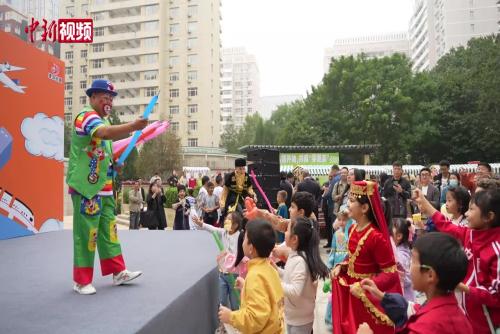 中外居民在北京欢度邻里节